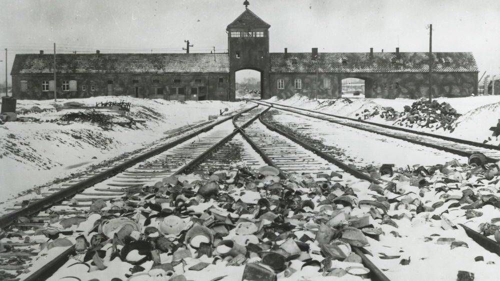 Juan Pablo II, Benedicto XVI y Francisco en Auschwitz y Birkenau