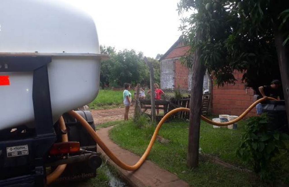 Posadas: siguen trabajando para proveer de agua a los barrios