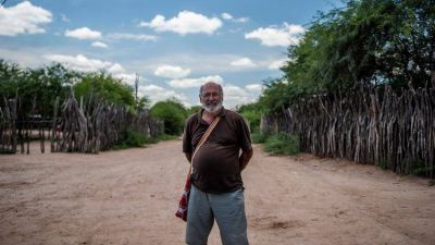 El m�dico porte�o que vive entre los wichis: �El desmonte y la falta de agua son la principal causa de la desnutrici�n y la muerte de ni�os�