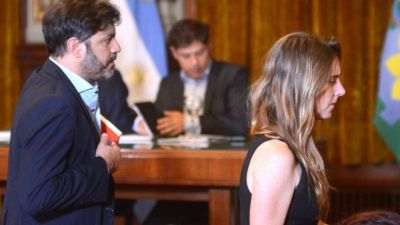 Horas decisivas en La Plata: Kicillof se recluy� y planea c�mo salir de la encerrona de la deuda