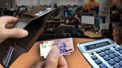 Aumento salarial: lo cobra el 85% de empleados con paritarias y el 90% de los fuera de convenio