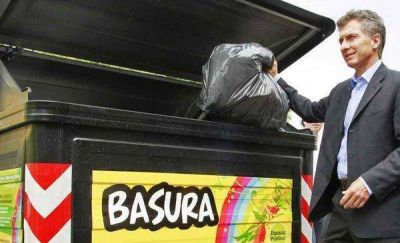 Mauricio Macri tir� a la basura m�s de 100.000 netbooks de Conectar Igualdad para los chicos