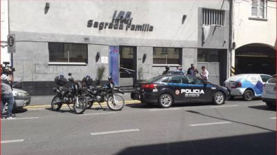Santa Fe: la cl�nica Sagrada Familia ech� a 50 trabajadores, y la provincia busca al due�o con la polic�a