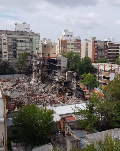 Torres y Liva: inician los trabajos para la demolici�n de la distribuidora