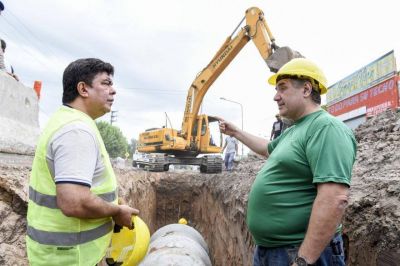 Fernando Espinoza supervis� las obras del mega plan hidr�ulico 20-21 en Rafael Castillo