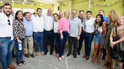 Juan Debandi particip� de la entrega de la Tarjeta AlimentAR