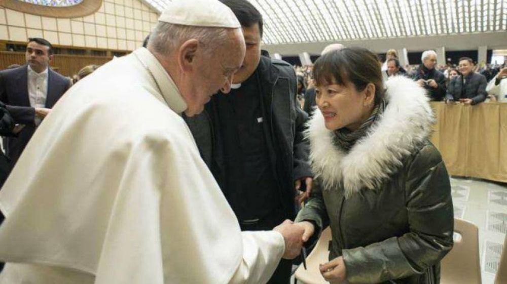 Reconciliados: el papa Francisco se reuni� con la mujer china a la que le peg�