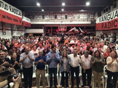 La UCR reagrup� a la tropa y cerr� el acto en el Club Quilmes