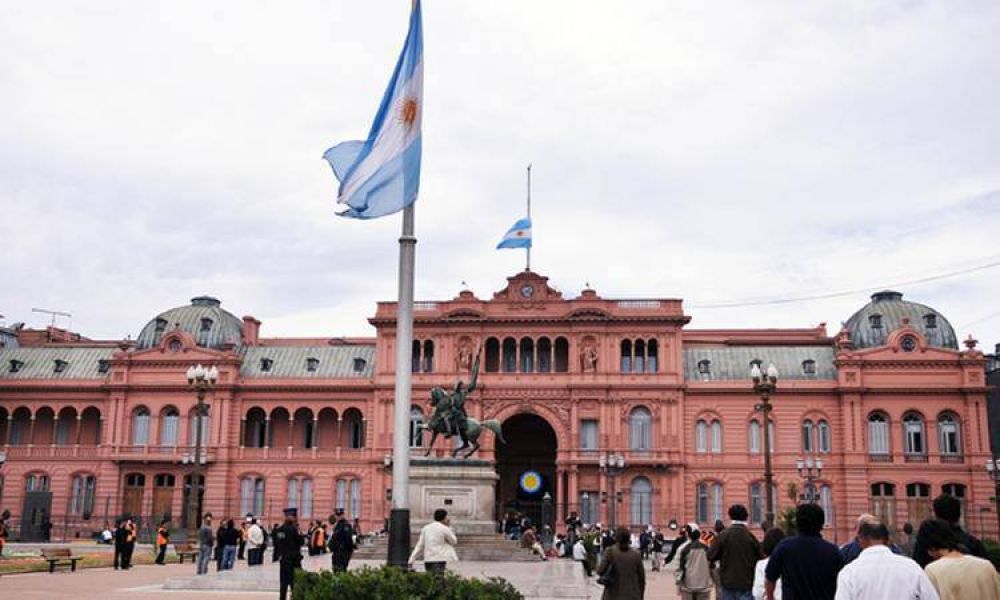 Oscar Parrilli present una denuncia penal contra Mauricio Macri por el supuesto abandono del edificio de la Casa Rosada