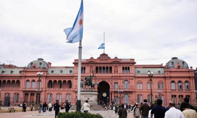 Oscar Parrilli present� una denuncia penal contra Mauricio Macri por el supuesto abandono del edificio de la Casa Rosada