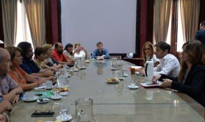 Cara a cara: Provincia, docentes y estatales debutan en la primera paritaria del a�o