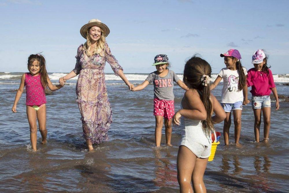 Fabiola Y��ez en Chapadmalal: acompa�� a chicos de comunidades rurales a conocer el mar