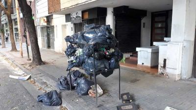 Quejas por el fracaso del plan de contenedores de Julio Garro: el centro platense est� colmado de basura
