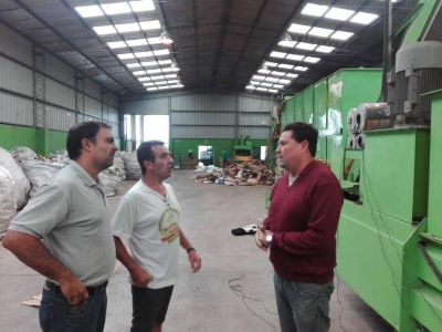 El secretario de Obras P�blicas de Las Flores visit� la Planta de Reciclado