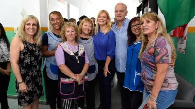 Magario y Grindetti visitaron una escuela en Lan�s