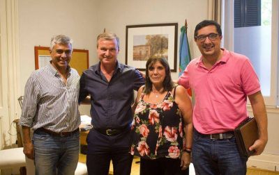 Jos� Castro habl� de obras con la ministra Teresa Garc�a