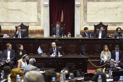 En una se�al a los bonistas, Mart�n Guzm�n dijo que reci�n en 2023 habr� super�vit