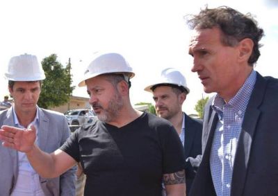 Gustavo Men�ndez y Gabriel Katopodis supervisan obras en Merlo