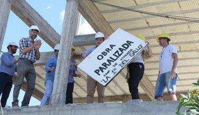 Mor�n | Lucas Ghi visit� obras de viviendas que el macrismo hab�a paralizado