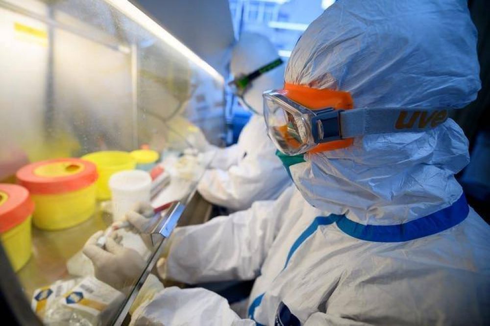Muri un infectado de coronavirus en Francia: es el primer deceso fuera de Asia