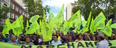 La UOCRA se moviliz� al Municipio y reclam� por obras p�blicas