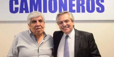 Moyano y un gui�o a Alberto: apoya las sumas fijas