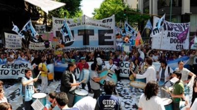 Plenario del �rea curricular de UTE frente al inicio de clases