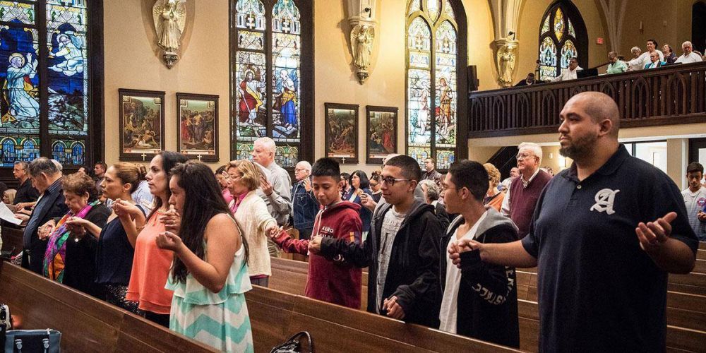 El futuro del catolicismo estadounidense es hispano, dicen las encuestas
