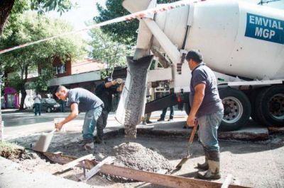 EMVIAL reconstruyó pavimentos de hormigón en la zona del barrio Centenario