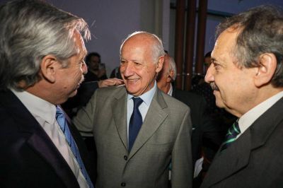 Lavagna: flores de Alberto y �m�s cerca? de la presidencia del Consejo Econ�mico