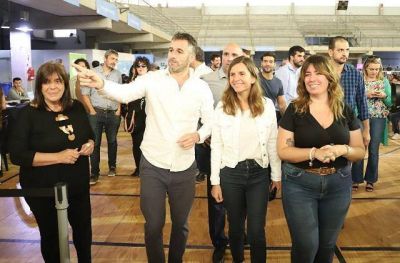 Ach�val, Raverta y Garc�a participaron de la entrega de tarjetas AlimentAR en Pilar