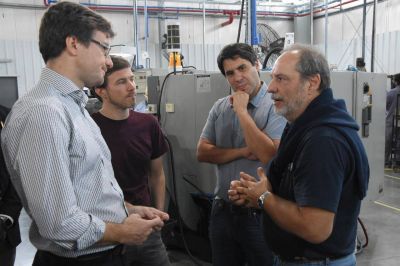 Lucas Ghi y Augusto Costa recorrieron los polos productivos de Mor�n