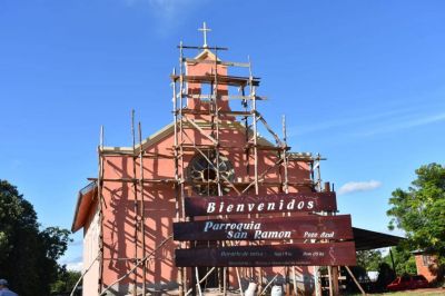 Recta final para la inauguraci�n de la iglesia fundacional de Pozo Azul