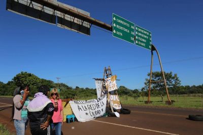 Vecinos de Tacuarita cortaron la ruta en reclamo por la falta de agua