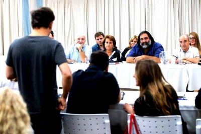 Kicillof convoc� a nueva paritaria: �Est� bien que los docentes me exijan m�s que a Vidal�