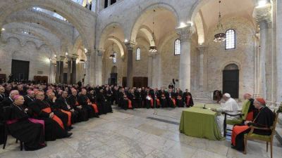 Francisco a obispos: amar a Dios se opone a la cultura del odio