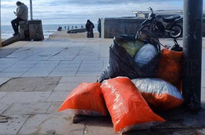Cuestionan a la 9 de Julio por la basura en las playas