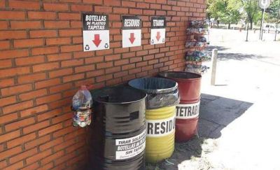 Estudiantes y una iniciativa de reciclaje y cuidado del ambiente