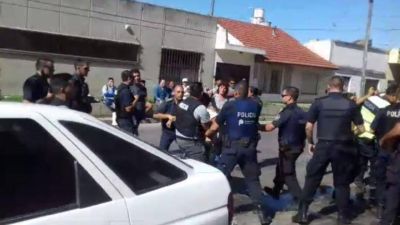 Protesta y represión en el Puerto: 2 trabajadores resultaron heridos
