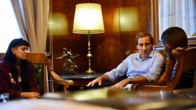 Garro recibi� a los j�venes agredidos en diagonal 80: �Tenemos la responsabilidad de estar presentes y acompa�arlos�