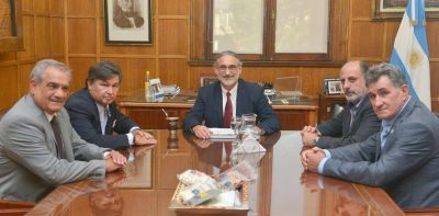 El Gobierno recibi� a la Mesa de Enlace y demora la suba de las retenciones a la soja