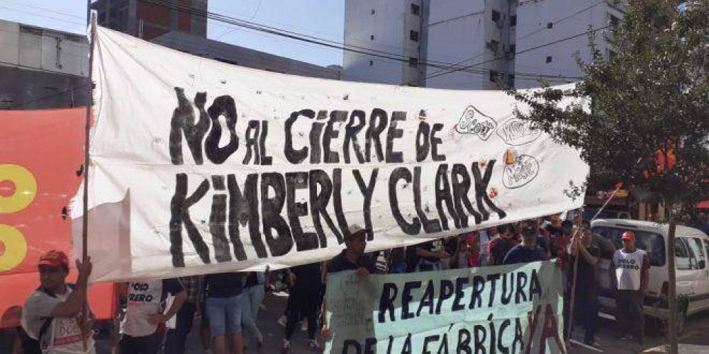 Cierre de Kimberly-Clark: marcha para rechazar despidos y denunciar persecucin judicial a sus trabajadores