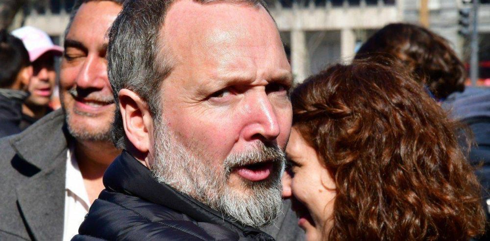 Condenan a Martín Sabbatella a 6 meses de prisión, pero el Gobierno dice que seguirá en su cargo