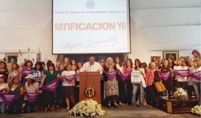 Hist�rico: las mujeres sindicalistas colmaron la CGT