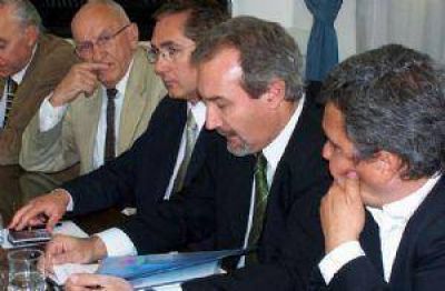 Mendoza espera plata del FMI para el d�ficit