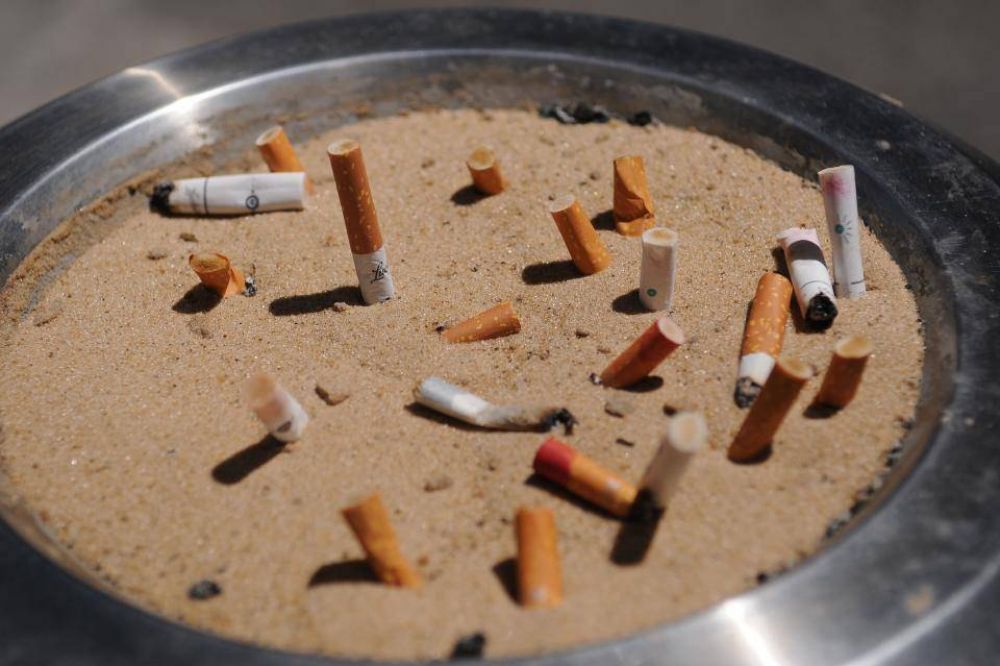 Podran multar a quienes arrojen colillas de cigarrillos a la va pblica