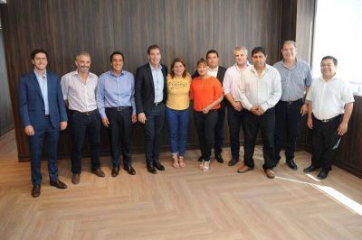 Santilli y El�as, en un encuentro con intendentes de C�rdoba