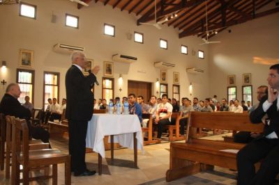 Presidente del Consejo Episcopal Latinoamericano (CELAM)visita a seminaristas del Paraguay 