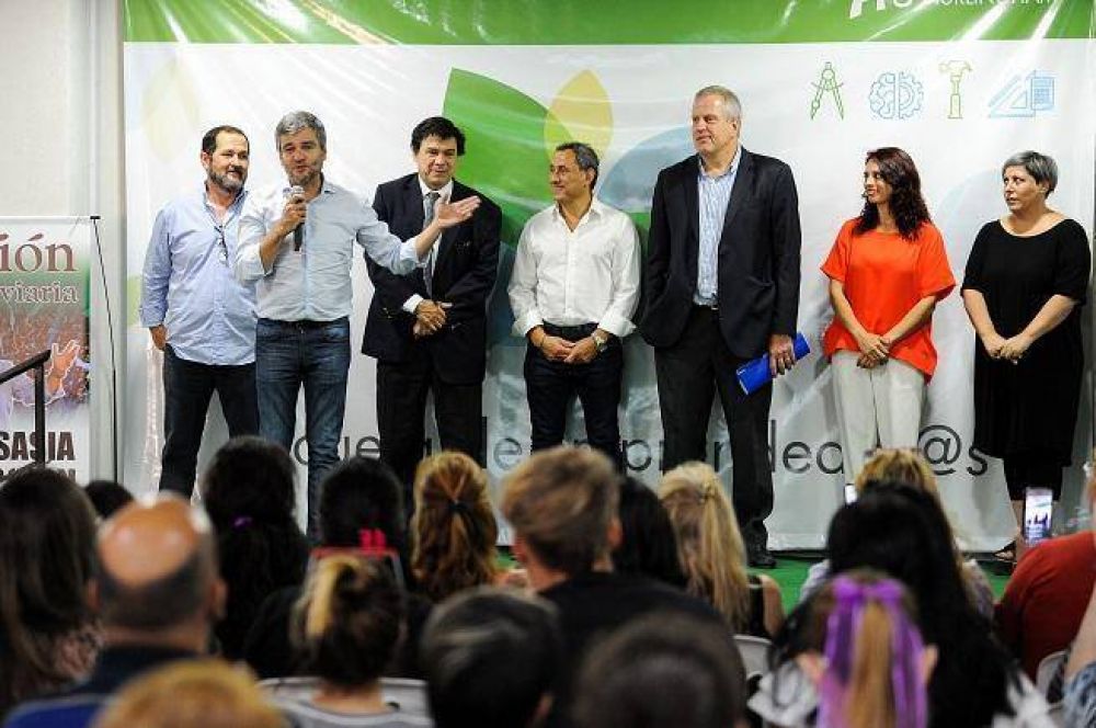 Zabaleta dio apertura a la Escuela de Emprendedores de Hurlingham junto al ministro de Trabajo de la Naci�n, Claudio Moroni