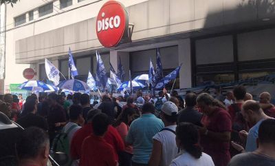 Comercio amenaza con paralizar la cadena Cencosud por el despido de delegados